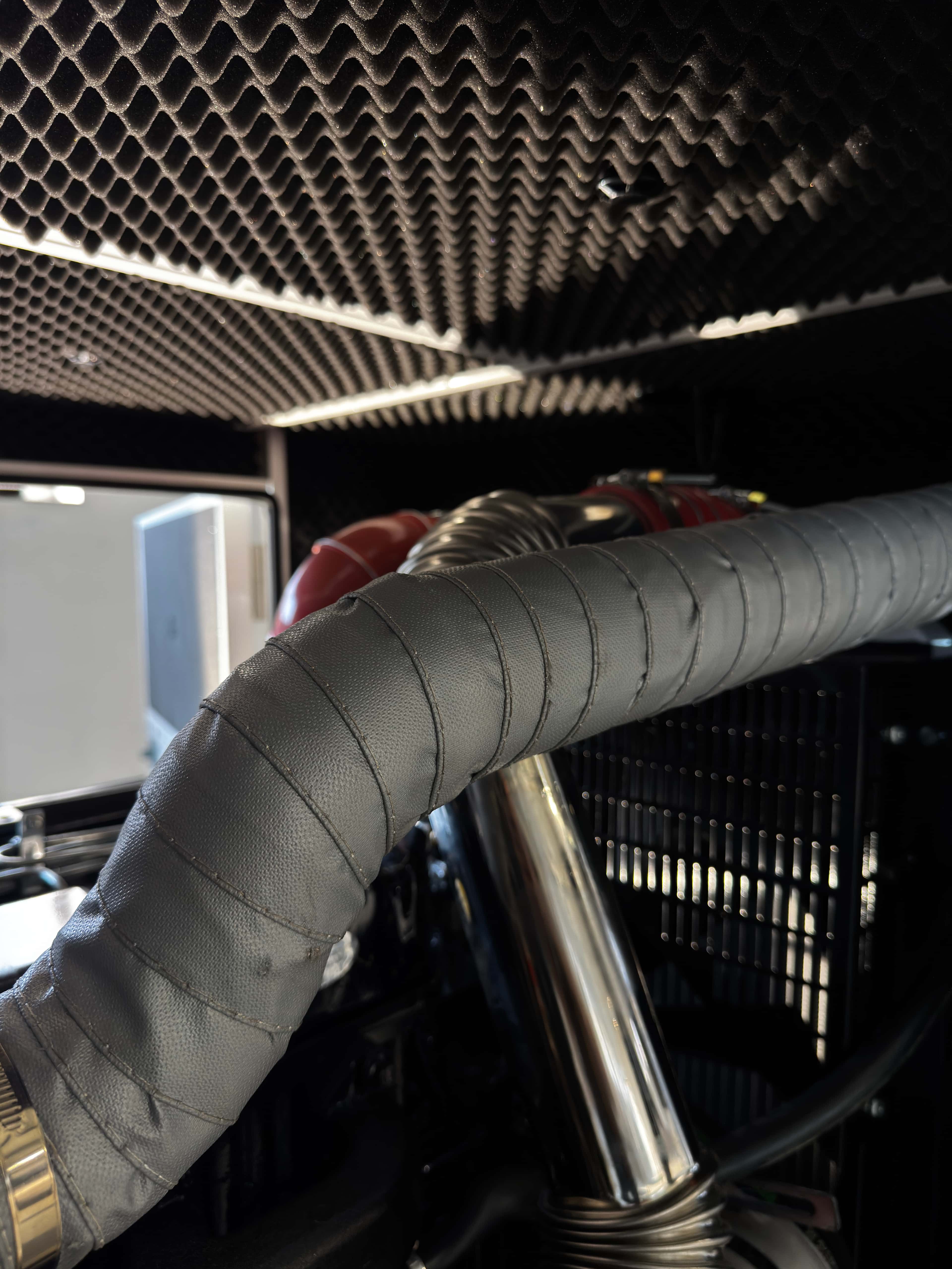 Agregat PlusPower - wyciszenie wewnątrz obudowy