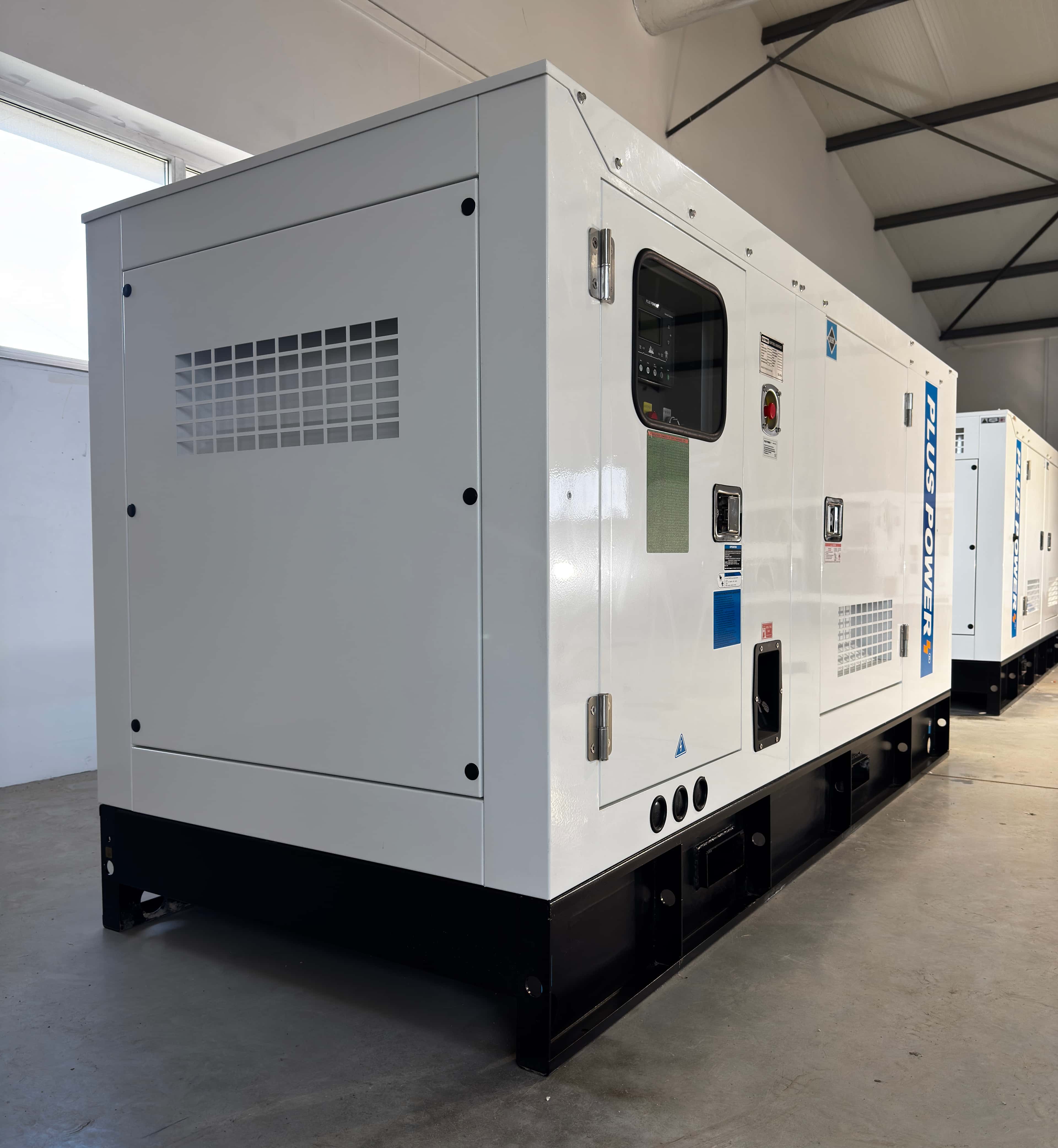 Agregat PlusPower - widok zewnętrzny z przodu po lewej stronie