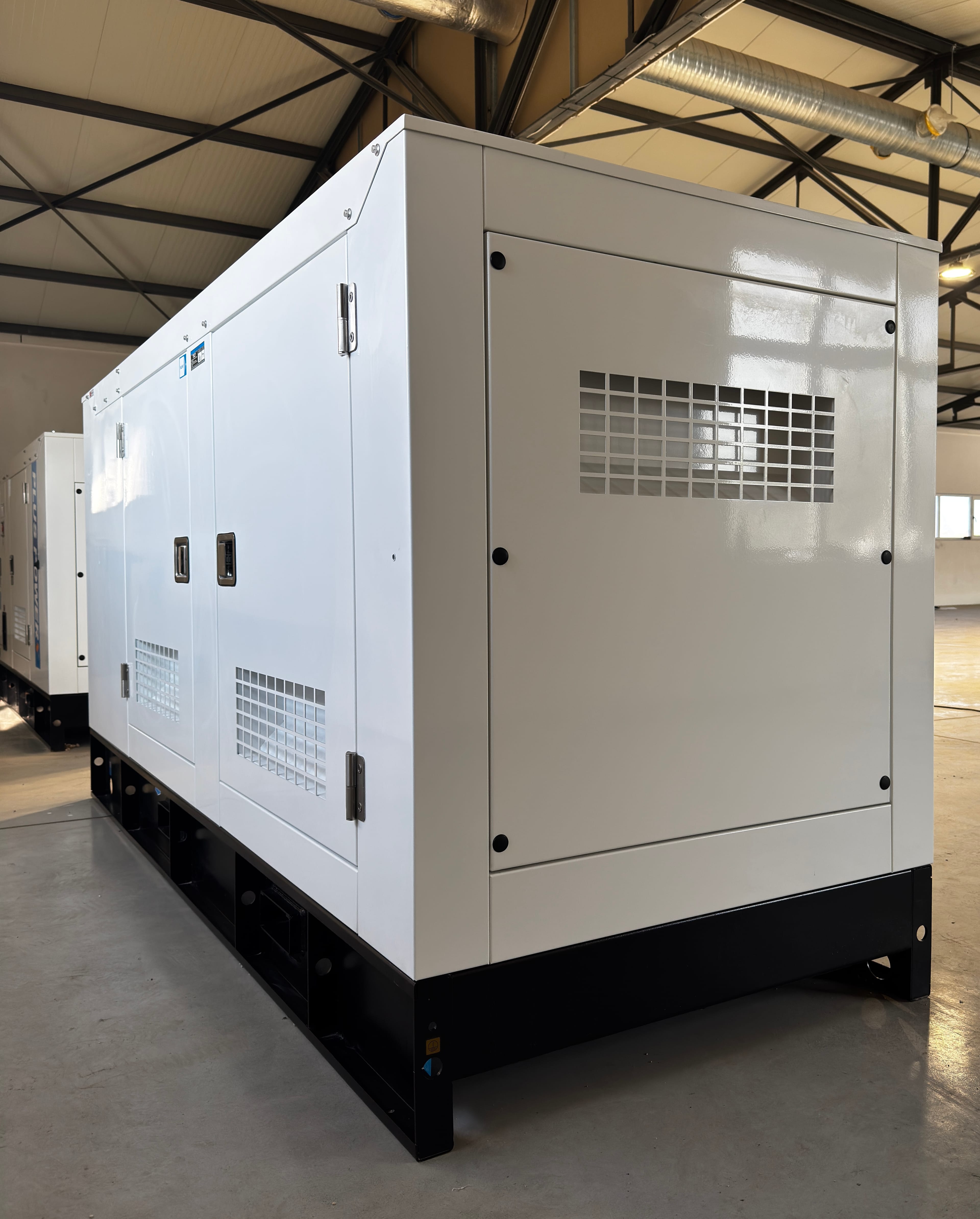 Agregat PlusPower 40 kW - widok zewnętrzny obudowy